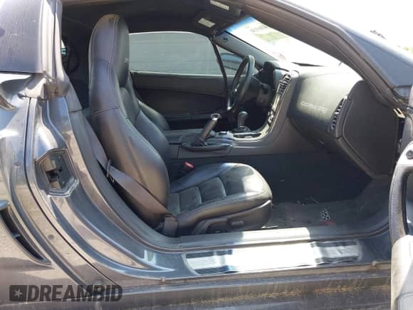 2010 Chevrolet Corvette ZR1 3ZR z VIN 1G1YN2DT1A5800405, wystawiony jako IAAI lot #42865158 z przebiegiem Nie podano mil oraz . Historia ofert i sprzedaży dostępna na DreamBid. Obrazek 5.