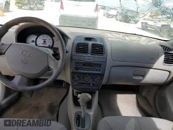 2002 Hyundai Accent GS z VIN KMHCG35C82U230535, wystawiony jako Copart lot #77709454 z przebiegiem 116 200 mil mil oraz Nie do naprawy • Non repairable. Historia ofert i sprzedaży dostępna na DreamBid. Obrazek 8.