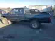1997 Toyota Tacoma z VIN 4TAWM72N4VZ324227, wystawiony jako Copart lot #50633325 z przebiegiem 296 625 mil mil oraz Czysty tytuł • Clean title. Historia ofert i sprzedaży dostępna na DreamBid. Obrazek 2.