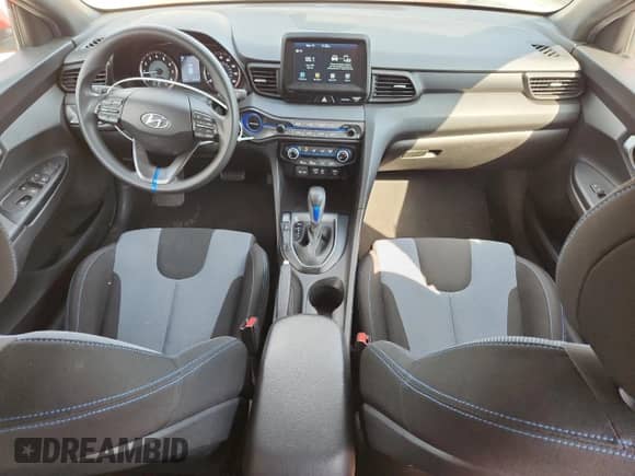 2020 Hyundai Veloster 2.0 с VIN KMHTG6AF1LU031975, выставлен на аукционе Copart как лот 80393425 с пробегом 77 062 миль миль и Списание • Salvage title. История ставок и продаж доступна на DreamBid. Изображение 8.