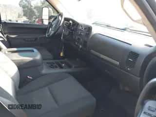 2014 Chevrolet Silverado 2500HD LT z VIN 1GC1KXE89EF185286, wystawiony jako IAAI lot #43495877 z przebiegiem 141 817 mil mil oraz . Historia ofert i sprzedaży dostępna na DreamBid. Obrazek 5.