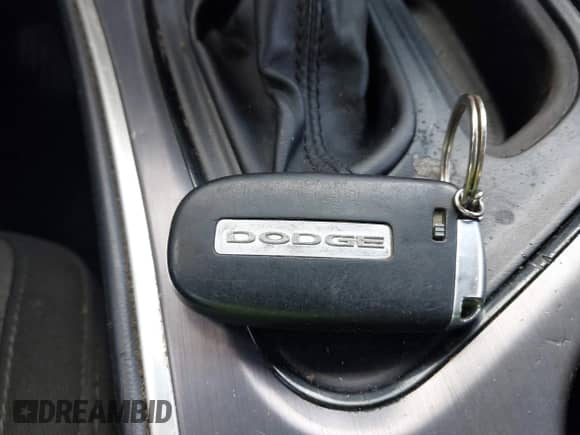 2015 Dodge Challenger SXT z VIN 2C3CDZAG9FH723453, wystawiony jako IAAI lot #42009214 z przebiegiem 182 552 mil mil oraz . Historia ofert i sprzedaży dostępna na DreamBid. Obrazek 11.