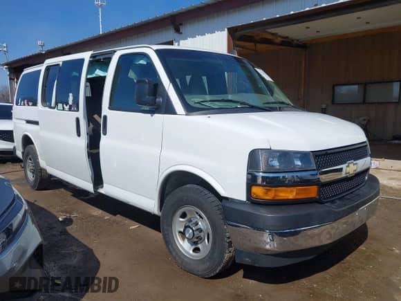 2018 Chevrolet Express Passenger LT z VIN 1GAZGPFPXJ1234974, wystawiony jako IAAI lot #41753701 z przebiegiem 190 343 mil mil oraz . Historia ofert i sprzedaży dostępna na DreamBid. Obrazek 1.