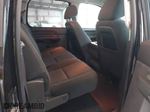 2013 Chevrolet Silverado 1500 LS z VIN 3GCPCREA6DG172384, wystawiony jako IAAI lot #41864124 z przebiegiem 249 337 mil mil oraz . Historia ofert i sprzedaży dostępna na DreamBid. Obrazek 8.