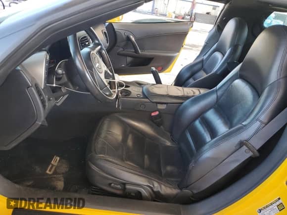 2005 Chevrolet Corvette с VIN 1G1YY24U455113957, выставлен на аукционе Copart как лот 85754345 с пробегом 127 979 миль миль и Списание • Salvage title. История ставок и продаж доступна на DreamBid. Изображение 7.