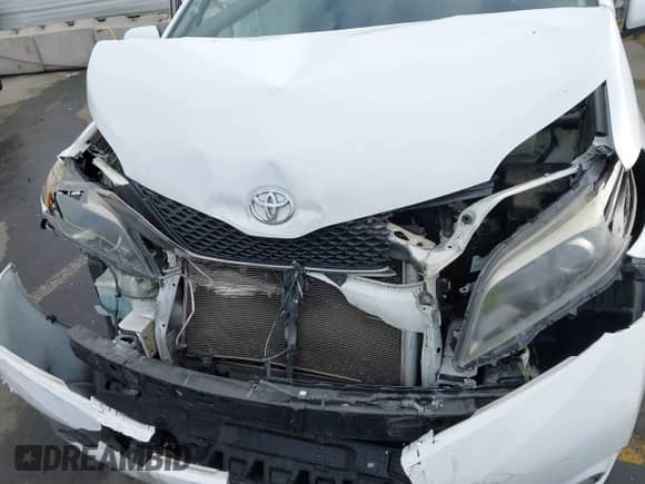 2016 Toyota Sienna SE with VIN 5TDXK3DCXGS738037, listed as a IAAI auction lot 41469460 with 154,036 mi miles and . Bid and sale history available at DreamBid. Image 5.