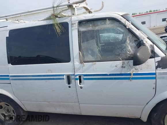 2005 Chevrolet Astro Cargo z VIN 1GCDM19X75B113130, wystawiony jako IAAI lot #42027938 z przebiegiem Nie podano mil oraz . Historia ofert i sprzedaży dostępna na DreamBid. Obrazek 13.