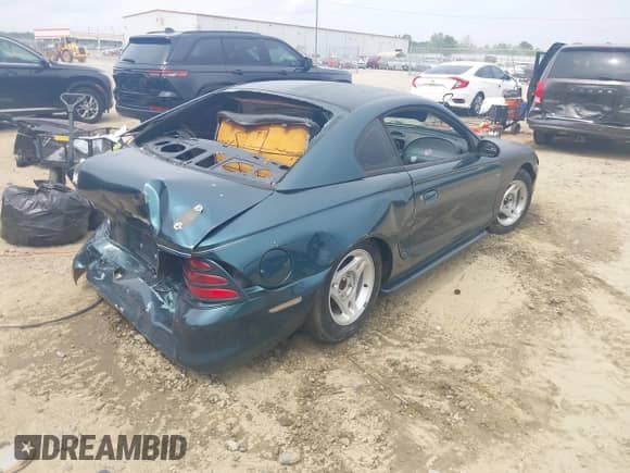 1994 Ford Mustang z VIN 1FALP4047RF138041, wystawiony jako IAAI lot #42169796 z przebiegiem 174 286 mil mil oraz . Historia ofert i sprzedaży dostępna na DreamBid. Obrazek 4.