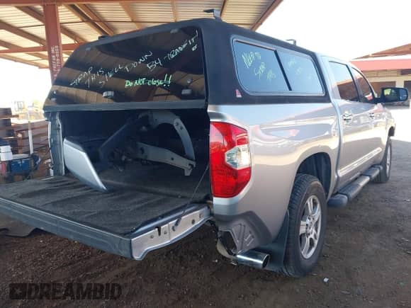 2017 Toyota Tundra Platinum с VIN 5TFAW5F17HX611632, выставлен на аукционе IAAI как лот 43464674 с пробегом 178 328 миль миль и . История ставок и продаж доступна на DreamBid. Изображение 4.