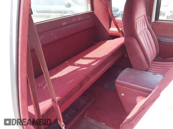 1994 GMC Sierra 1500 z VIN 2GTEC19K2R1554343, wystawiony jako IAAI lot #43200216 z przebiegiem 271 747 mil mil oraz . Historia ofert i sprzedaży dostępna na DreamBid. Obrazek 8.