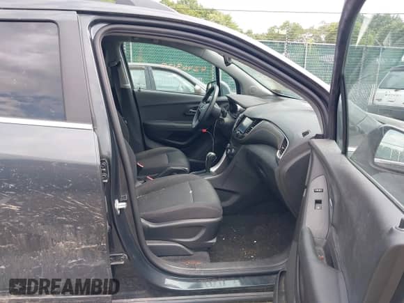 2017 Chevrolet Trax LT с VIN 3GNCJPSB2HL194070, выставлен на аукционе IAAI как лот 42463120 с пробегом 65 096 миль миль и . История ставок и продаж доступна на DreamBid. Изображение 5.