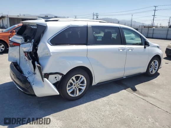 2024 Toyota Sienna Limited с VIN 5TDZRKEC1RS187559, выставлен на аукционе Copart как лот 67304034 с пробегом 17 947 миль миль и Списание • Salvage title. История ставок и продаж доступна на DreamBid. Изображение 3.