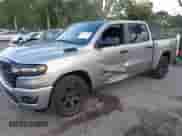 2025 Ram 1500 Big Horn z VIN 1C6RREFG9SN527515, wystawiony jako IAAI lot #41952115 z przebiegiem 8 009 mil mil oraz . Historia ofert i sprzedaży dostępna na DreamBid. Obrazek 18.