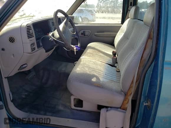 1997 Chevrolet Silverado 1500 z VIN 1GCEC14W3VZ143190, wystawiony jako Copart lot #69785964 z przebiegiem 140 361 mil mil oraz Czysty tytuł • Clean title. Historia ofert i sprzedaży dostępna na DreamBid. Obrazek 7.