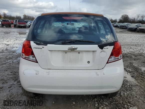 2008 Chevrolet Aveo LS z VIN KL1TD66638B115392, wystawiony jako Copart lot #81977734 z przebiegiem 156 933 mil mil oraz Szkoda całkowita • Salvage title. Historia ofert i sprzedaży dostępna na DreamBid. Obrazek 6.