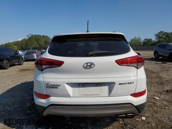 2017 Hyundai Tucson Eco z VIN KM8J33A28HU293563, wystawiony jako Copart lot #80352605 z przebiegiem 206 911 mil mil oraz Czysty tytuł • Clean title. Historia ofert i sprzedaży dostępna na DreamBid. Obrazek 6.