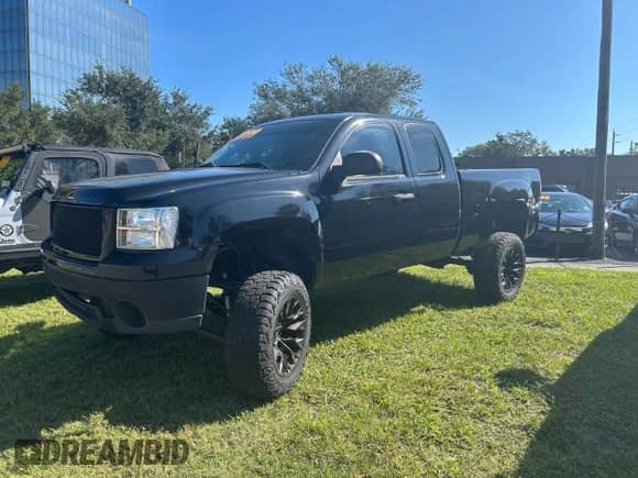 2009 GMC Sierra 1500 z VIN 2GTEC290291129595, wystawiony jako Copart lot #90131885 z przebiegiem 124 544 mil mil oraz Czysty tytuł • Clean title. Historia ofert i sprzedaży dostępna na DreamBid. Obrazek 2.