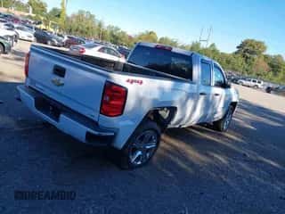 2019 Chevrolet Silverado 1500 Custom z VIN 2GCVKMEC0K1161711, wystawiony jako IAAI lot #43441232 z przebiegiem 51 809 mil mil oraz . Historia ofert i sprzedaży dostępna na DreamBid. Obrazek 4.