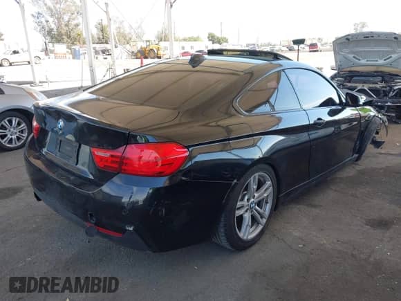 2014 BMW 4 Series 428i z VIN WBA3N7C51EK220125, wystawiony jako IAAI lot #41881928 z przebiegiem 129 810 mil mil oraz . Historia ofert i sprzedaży dostępna na DreamBid. Obrazek 4.