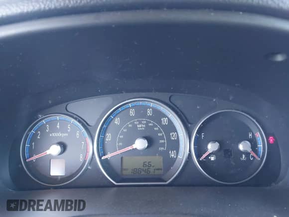 2007 Hyundai Santa Fe SE z VIN 5NMSH73E77H055573, wystawiony jako IAAI lot #43473200 z przebiegiem 188 461 mil mil oraz . Historia ofert i sprzedaży dostępna na DreamBid. Obrazek 7.