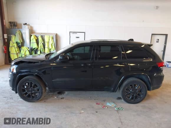 2018 Jeep Grand Cherokee Laredo с VIN 1C4RJFAG3JC137467, выставлен на аукционе IAAI как лот 43354445 с пробегом 118 635 миль миль и . История ставок и продаж доступна на DreamBid. Изображение 14.