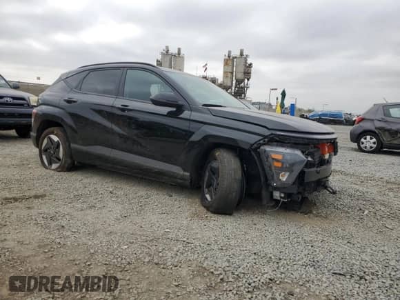 2024 Hyundai Kona SEL z VIN KM8HC3A62RU004017, wystawiony jako Copart lot #65649765 z przebiegiem 13 500 mil mil oraz Szkoda całkowita • Salvage title. Historia ofert i sprzedaży dostępna na DreamBid. Obrazek 4.