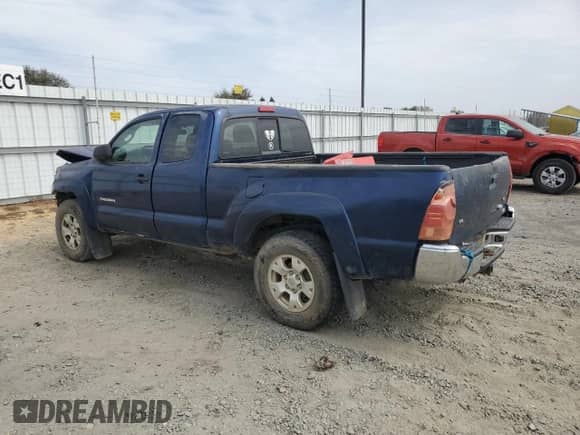 2008 Toyota Tacoma with VIN 5TEUU42N48Z546561, listed as a Copart auction lot 81326115 with 137,986 mi miles and Salvage title. Bid and sale history available at DreamBid. Image 2.