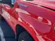 2024 Chevrolet Silverado 1500 LT z VIN 1GCRDDEK1RZ155405, wystawiony jako IAAI lot #43540237 z przebiegiem 50 431 mil mil oraz . Historia ofert i sprzedaży dostępna na DreamBid. Obrazek 32.