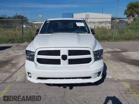 2019 Ram 1500 Tradesman z VIN 1C6RR6FGXKS555623, wystawiony jako IAAI lot #43311577 z przebiegiem 211 644 mil mil oraz . Historia ofert i sprzedaży dostępna na DreamBid. Obrazek 12.