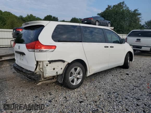 2013 Toyota Sienna L z VIN 5TDZK3DC8DS380473, wystawiony jako Copart lot #80876135 z przebiegiem 218 645 mil mil oraz Czysty tytuł • Clean title. Historia ofert i sprzedaży dostępna na DreamBid. Obrazek 3.