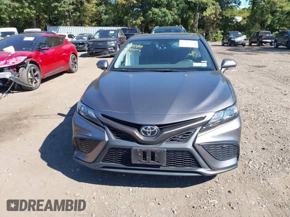 2021 Toyota Camry SE z VIN 4T1T11AK6MU552645, wystawiony jako IAAI lot #43331358 z przebiegiem 33 970 mil mil oraz . Historia ofert i sprzedaży dostępna na DreamBid. Obrazek 12.