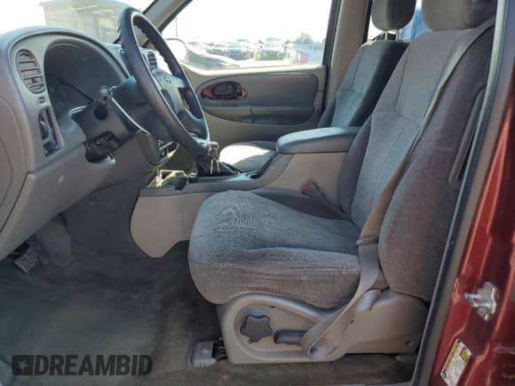 2004 Chevrolet TrailBlazer EXT LS z VIN 1GNET16S246202246, wystawiony jako Copart lot #69301175 z przebiegiem 177 693 mil mil oraz Czysty tytuł • Clean title. Historia ofert i sprzedaży dostępna na DreamBid. Obrazek 7.