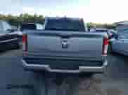 2022 Ram 1500 Big Horn z VIN 1C6RRFFG5NN297580, wystawiony jako Copart lot #70990105 z przebiegiem 376 mil mil oraz Czysty tytuł • Clean title. Historia ofert i sprzedaży dostępna na DreamBid. Obrazek 6.