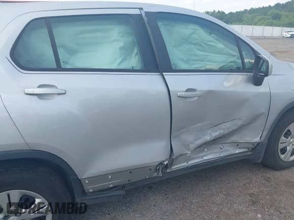 2015 Chevrolet Trax LS with VIN 3GNCJKSB1FL225406, listed as a IAAI auction lot 42488079 with 66,948 mi miles and . Bid and sale history available at DreamBid. Image 6.