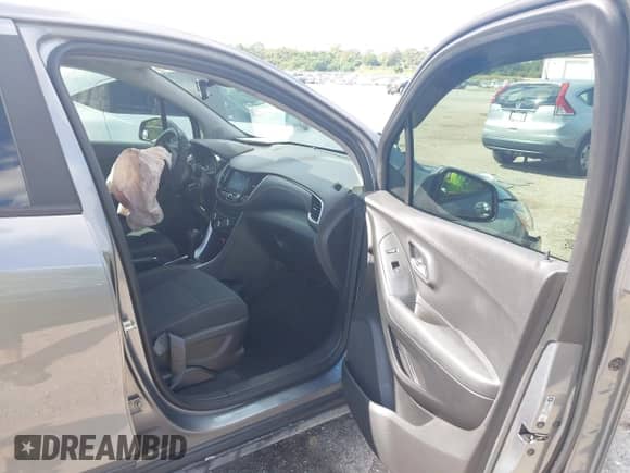 2020 Chevrolet Trax LS with VIN 3GNCJKSB8LL145936, listed as a IAAI auction lot 43311403 with 92,852 mi miles and . Bid and sale history available at DreamBid. Image 5.