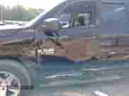 2014 Ram 1500 Express z VIN 1C6RR6FT1ES113671, wystawiony jako IAAI lot #42568741 z przebiegiem 226 832 mil mil oraz . Historia ofert i sprzedaży dostępna na DreamBid. Obrazek 6.