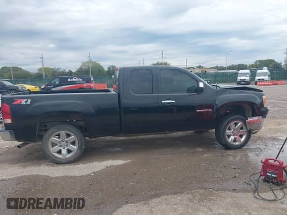 2013 GMC Sierra 1500 SLE z VIN 1GTR2VE71DZ199937, wystawiony jako IAAI lot #43426027 z przebiegiem 112 140 mil mil oraz . Historia ofert i sprzedaży dostępna na DreamBid. Obrazek 13.