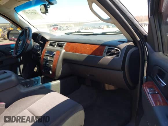 2010 Chevrolet Avalanche LS with VIN 3GNVKEE02AG220542, listed as a IAAI auction lot 42055372 with 146,029 mi miles and . Bid and sale history available at DreamBid. Image 5.