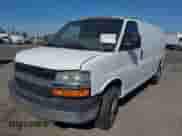2005 Chevrolet Express Cargo z VIN 1GCGG25V551234534, wystawiony jako IAAI lot #42930433 z przebiegiem 42 013 mil mil oraz . Historia ofert i sprzedaży dostępna na DreamBid. Obrazek 2.