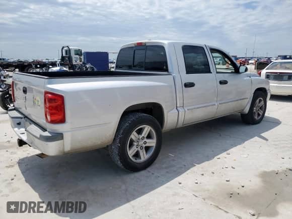 2007 Dodge Dakota SLT с VIN 1D7HE48K07S127806, выставлен на аукционе Copart как лот 70178365 с пробегом 252 355 миль миль и Чистый • Clean title. История ставок и продаж доступна на DreamBid. Изображение 3.