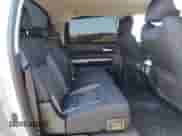 2021 Toyota Tundra SR5 z VIN 5TFDY5F14MX977792, wystawiony jako Copart lot #85785445 z przebiegiem 58 009 mil mil oraz Szkoda całkowita • Salvage title. Historia ofert i sprzedaży dostępna na DreamBid. Obrazek 10.