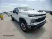 2024 Chevrolet Silverado 2500HD Custom z VIN 2GC4YME72R1121850, wystawiony jako Copart lot #66163225 z przebiegiem 57 752 mil mil oraz Szkoda całkowita • Salvage title. Historia ofert i sprzedaży dostępna na DreamBid. Obrazek 13.