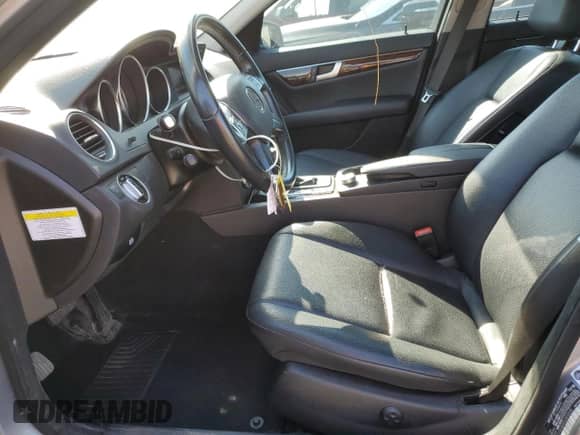 2014 Mercedes-Benz C 250 Sport with VIN WDDGF4HB3EG245034, listed as a Copart auction lot 85295885 with 97,912 mi miles and Clean title. Bid and sale history available at DreamBid. Image 7.