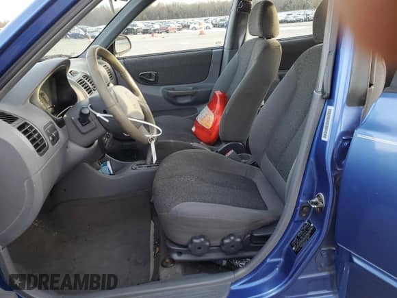 2001 Hyundai Accent GL с VIN KMHCG45C11U193879, выставлен на аукционе Copart как лот 37525334 с пробегом 150 951 миль миль и Списание • Salvage title. История ставок и продаж доступна на DreamBid. Изображение 7.