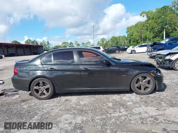 2009 BMW 3 Series 328i z VIN WBAPH73539E127636, wystawiony jako IAAI lot #43388990 z przebiegiem 117 602 mil mil oraz . Historia ofert i sprzedaży dostępna na DreamBid. Obrazek 13.