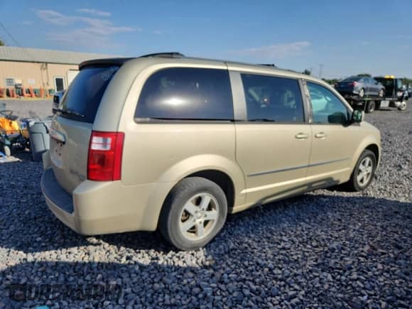 2010 Dodge Grand Caravan SXT with VIN 2D4RN5DX3AR290287, listed as a Copart auction lot 84443785 with 208,196 mi miles and Salvage title. Bid and sale history available at DreamBid. Image 3.