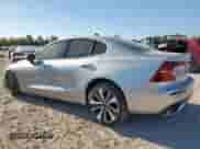 2022 Volvo S60 Momentum with VIN 7JRL12FZ2NG174342, listed as a Copart auction lot 82267195 with 58,675 mi miles and Clean title. Bid and sale history available at DreamBid. Image 2.