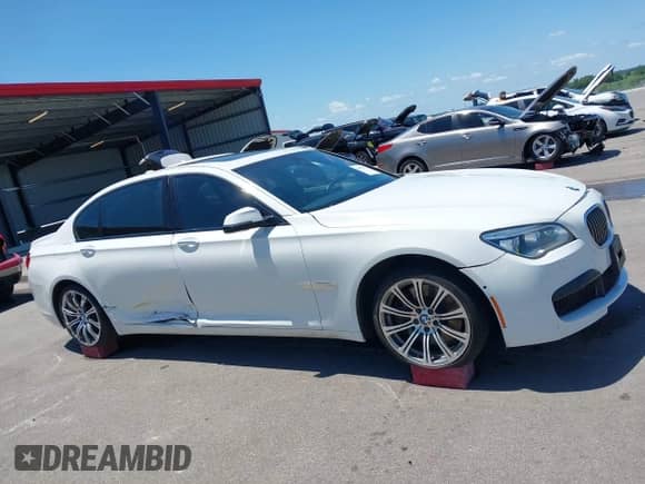 2013 BMW 7 Series 750Li xDrive with VIN WBAYF8C59DD141510, listed as a IAAI auction lot 42497077 with 137,254 mi miles and . Bid and sale history available at DreamBid. Image 13.