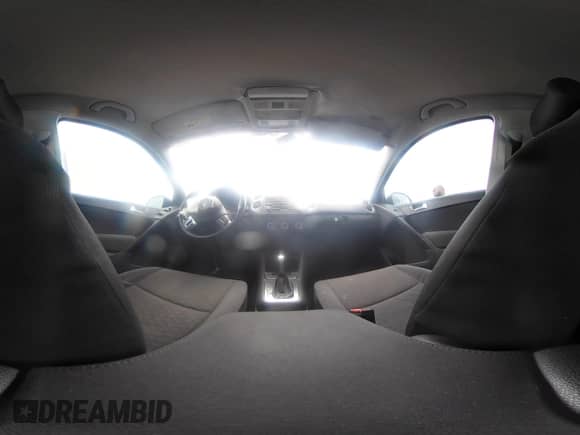 2013 Volkswagen Tiguan SE z VIN WVGAV3AX9DW613283, wystawiony jako IAAI lot #41954359 z przebiegiem 147 525 mil mil oraz . Historia ofert i sprzedaży dostępna na DreamBid. Obrazek 18.