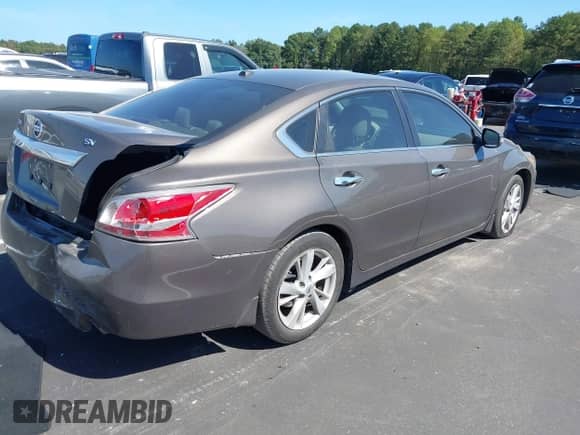 2015 Nissan Altima S z VIN 1N4AL3AP8FC279221, wystawiony jako IAAI lot #43339888 z przebiegiem 191 147 mil mil oraz . Historia ofert i sprzedaży dostępna na DreamBid. Obrazek 4.